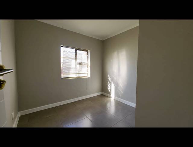 2 BEDROOM APARTMENT TO LET IN TOWNSEND ESTATE